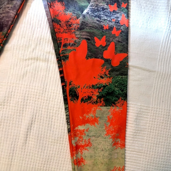 Onzie Butterfly/Mountain Leggings - Picture 4 of 7